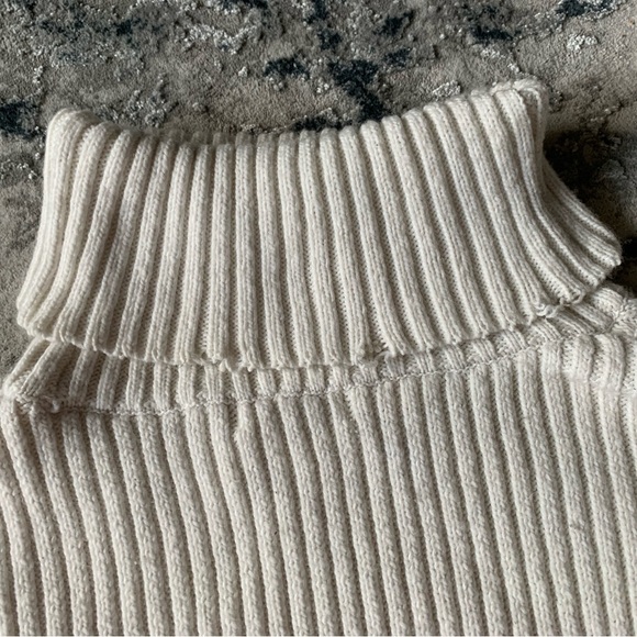 H&M WHITE OVERSIZED KNIT TURTLENECK SIZE XS WOMENS - Picture 5 of 6